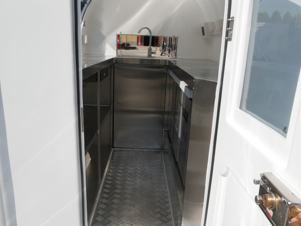 REMORQUE BOUTIQUE MINI FOOD TRUCK WB 230 WCOMP AVEC HOTTE ET FRIGOT �?? Remorques du Dauphine